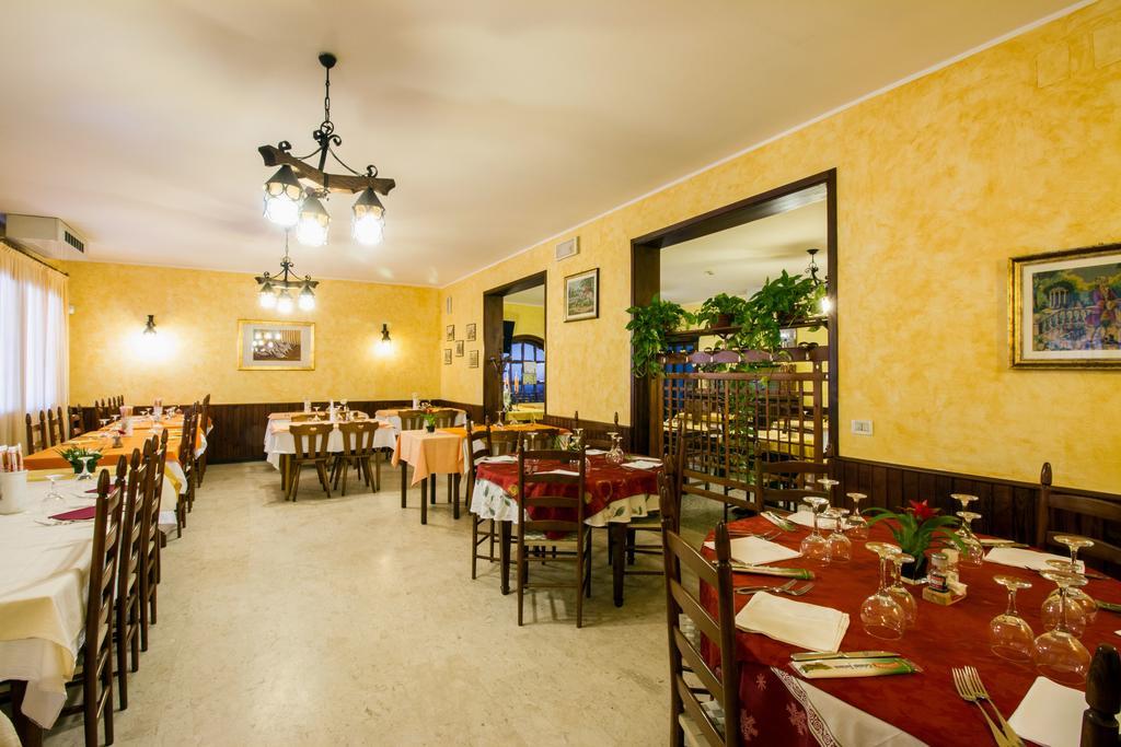 Albergo Ristorante Da Felice Loria Exterior foto